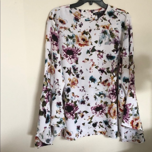 Olivia & Grace Tops - 💕Floral Blouse 💕